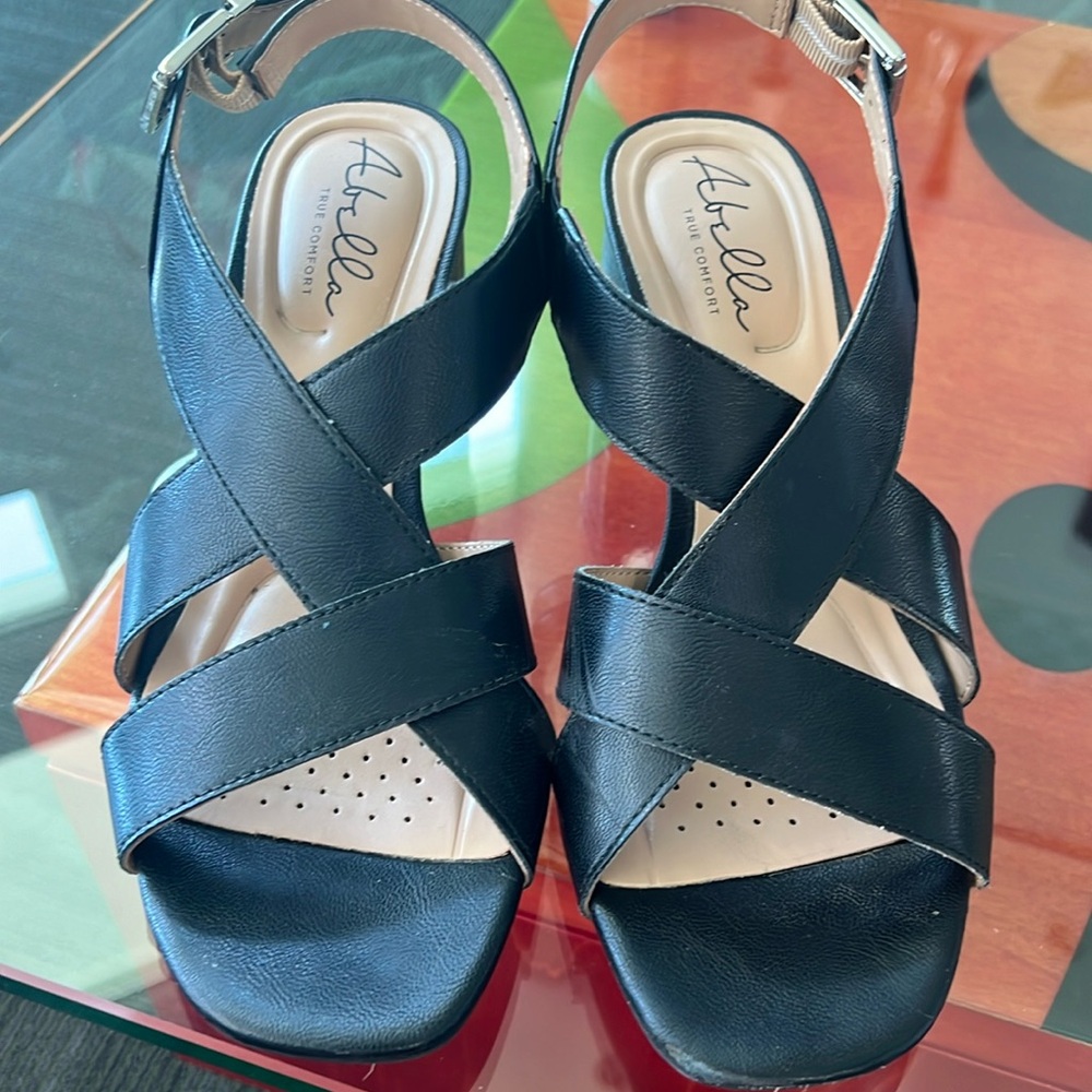 Abella True Comfort Sandal size 8 1/2